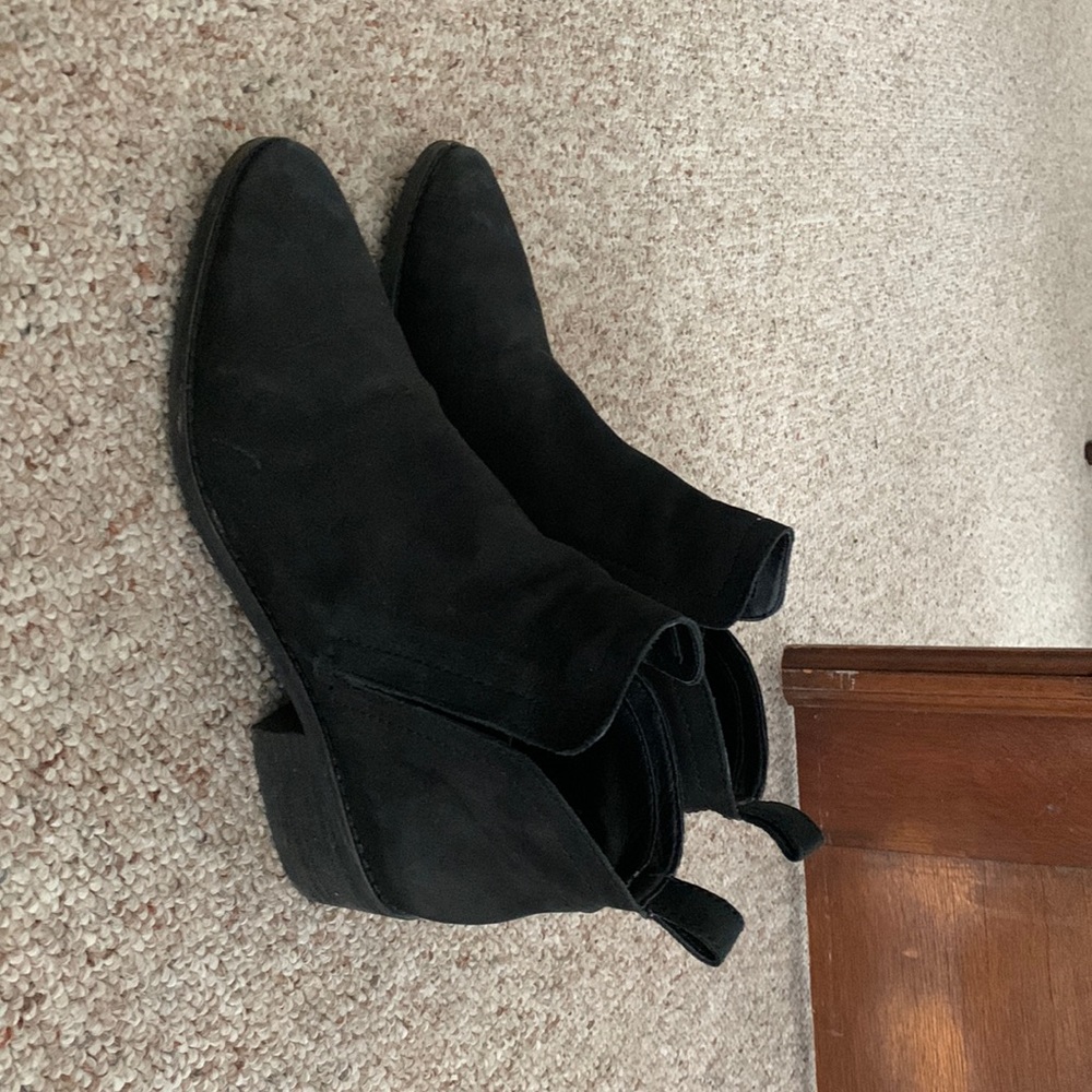 Black dolce vita booties